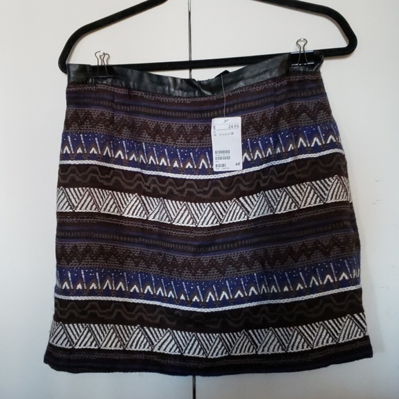 H&M Dresses & Skirts - NWT - H&M Patterned skirt
